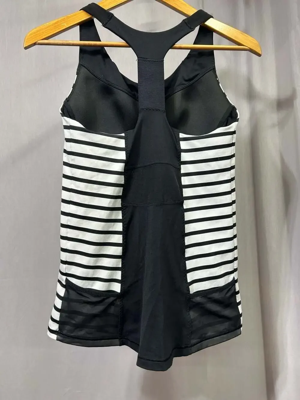 Athleta Striped Racerback Tank Top with Built-in Bra & Back Pockets Size M - Picture 2 of 6